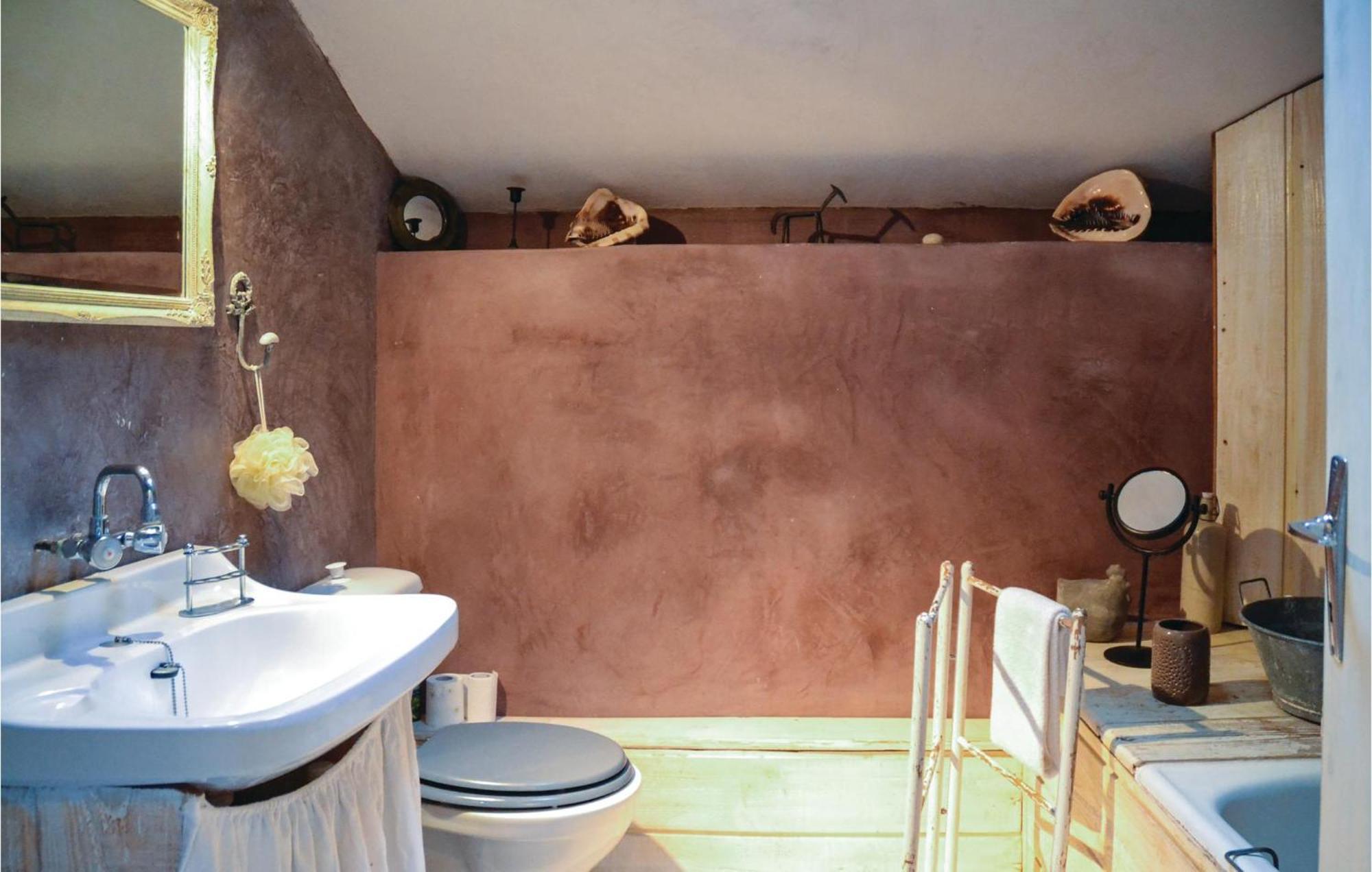 Cozy Home In Gennes With Kitchen Buitenkant foto